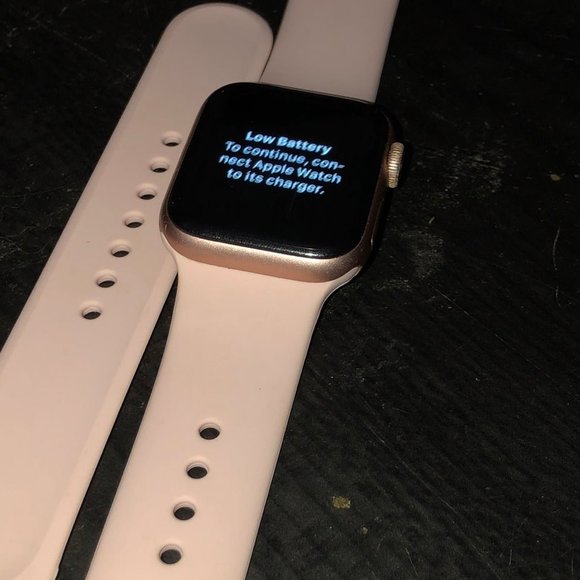 Apple Watch Series 4 40 mm - Picture 1 of 3